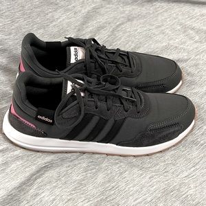 EUC! Adidas Women’s Sneakers in Size 9.5